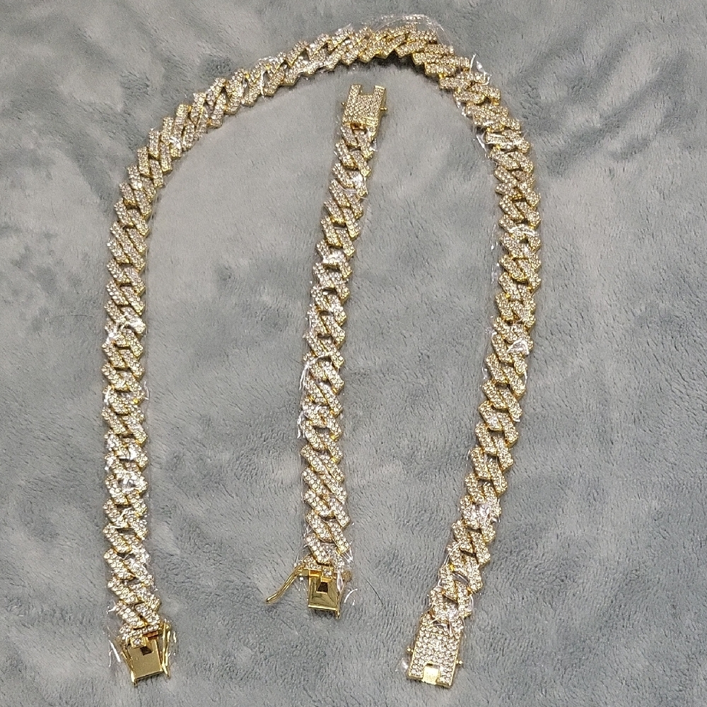 Gold Tone With Crystal Chain Bracelet And Necklace Set. NWOT